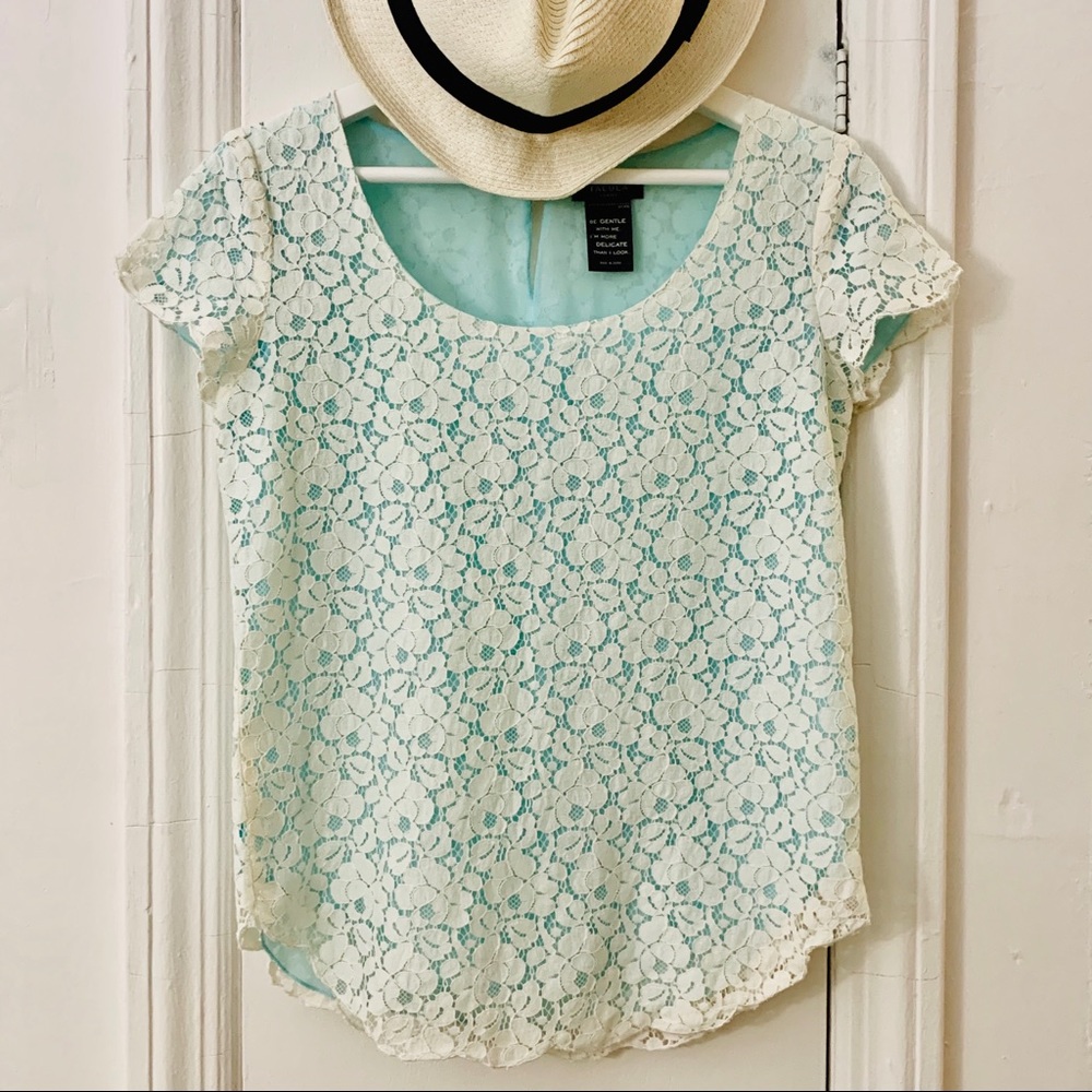 Aritzia Talula Lace chiffon lined t-shirt blouse